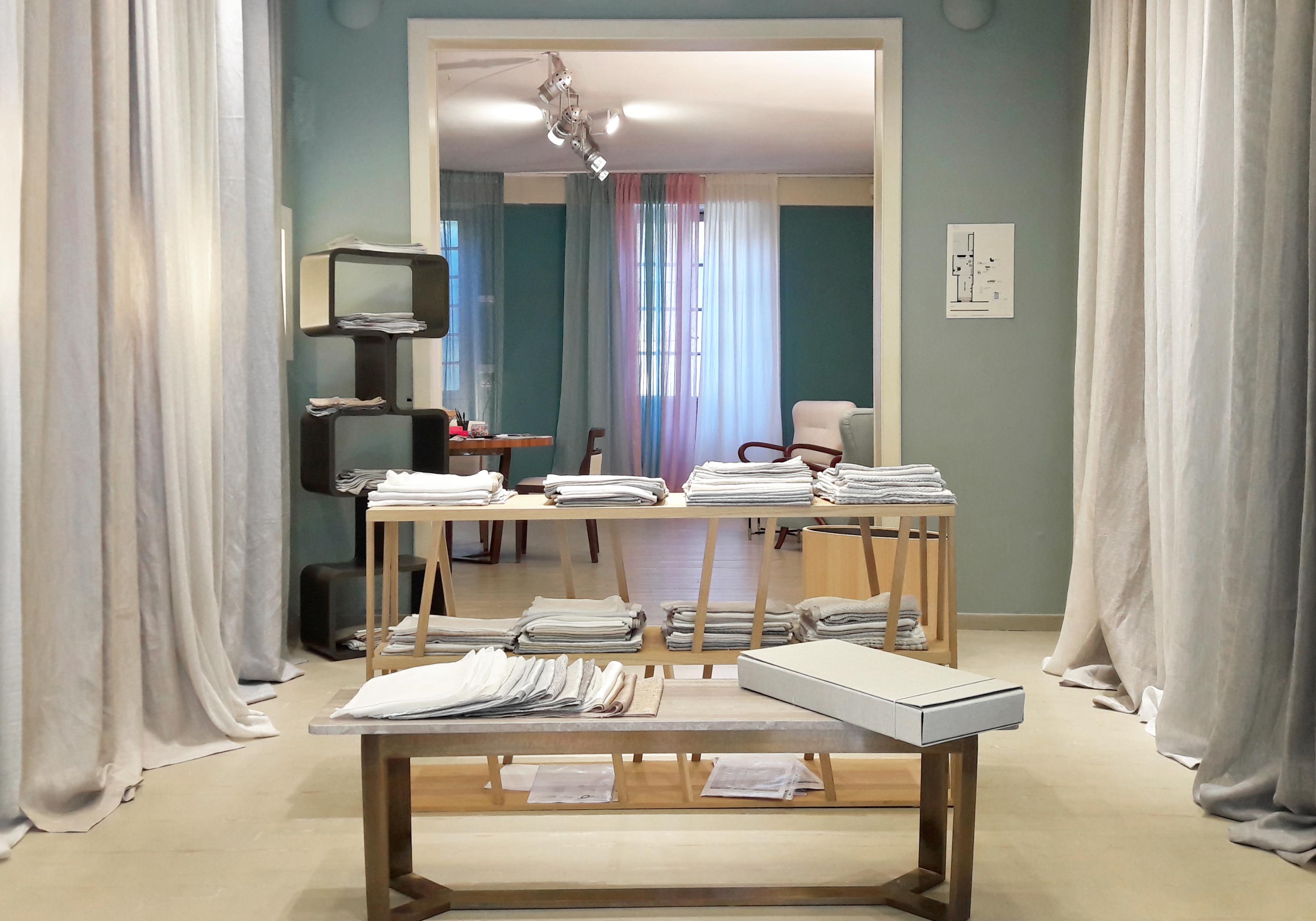 stand-exhibition-interior-fabrics-linen